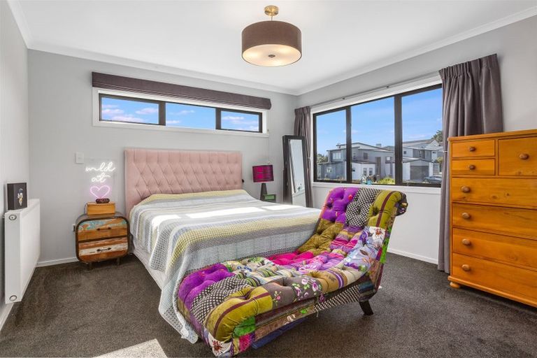 Photo of property in 4 The Fjord, Aotea, Porirua, 5024