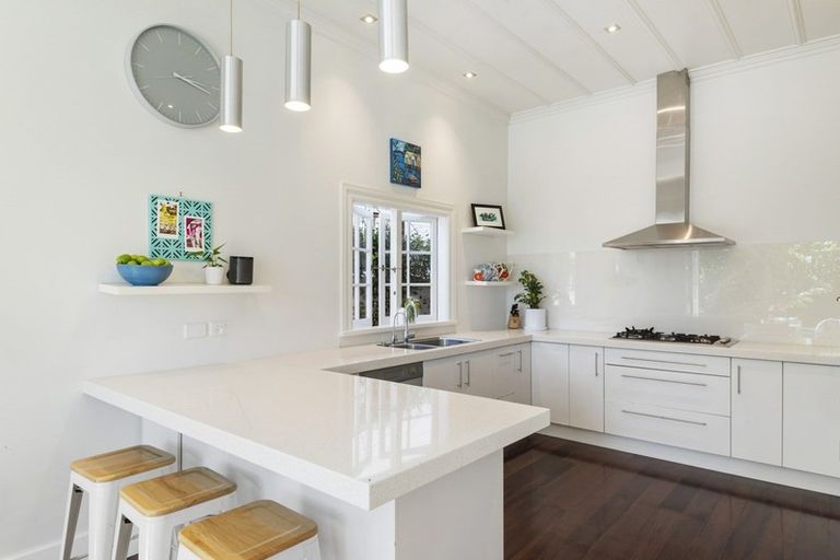 Photo of property in 63 Vauxhall Road, Devonport, Auckland, 0624