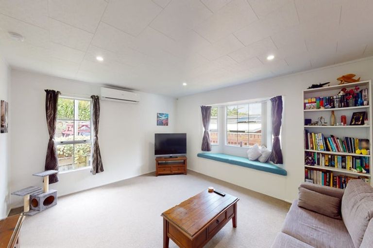 Photo of property in 10a Coates Street, Tawa, Wellington, 5028