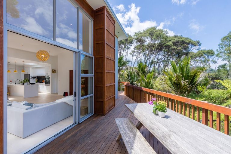 Photo of property in 39 Warner Park Avenue, Laingholm, Auckland, 0604