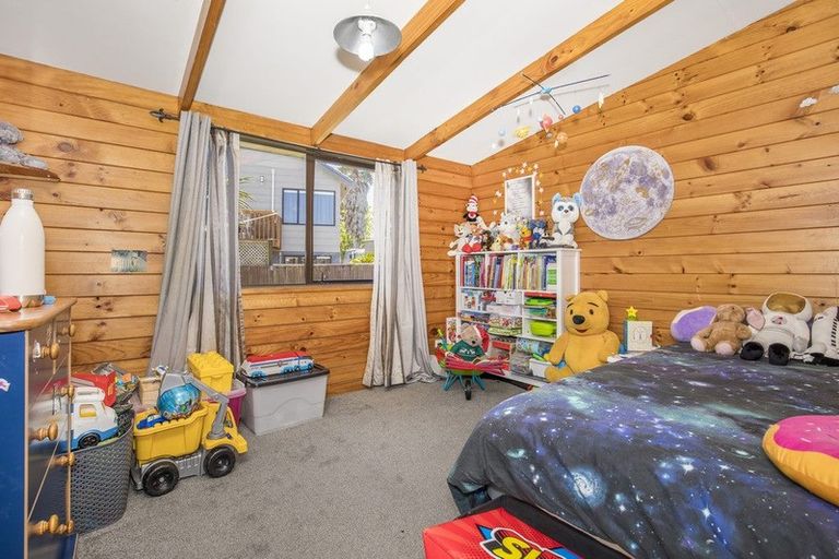 Photo of property in 2/11 Dalmahoy Place, Wattle Downs, Auckland, 2103