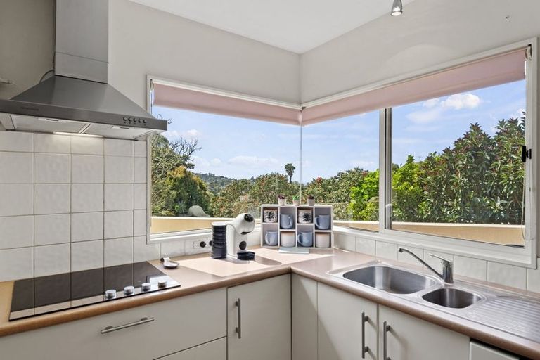 Photo of property in 8 Greenleaf Way, Northcross, Auckland, 0630