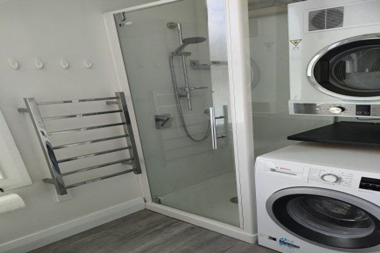 Photo of property in 142 Tasman Street, Mount Cook, Wellington, 6021