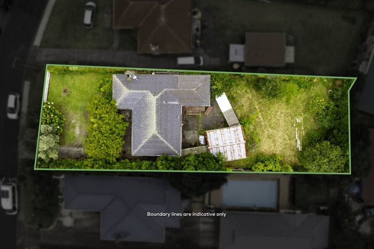 Photo of property in 17 Kirrie Avenue, Te Atatu South, Auckland, 0610