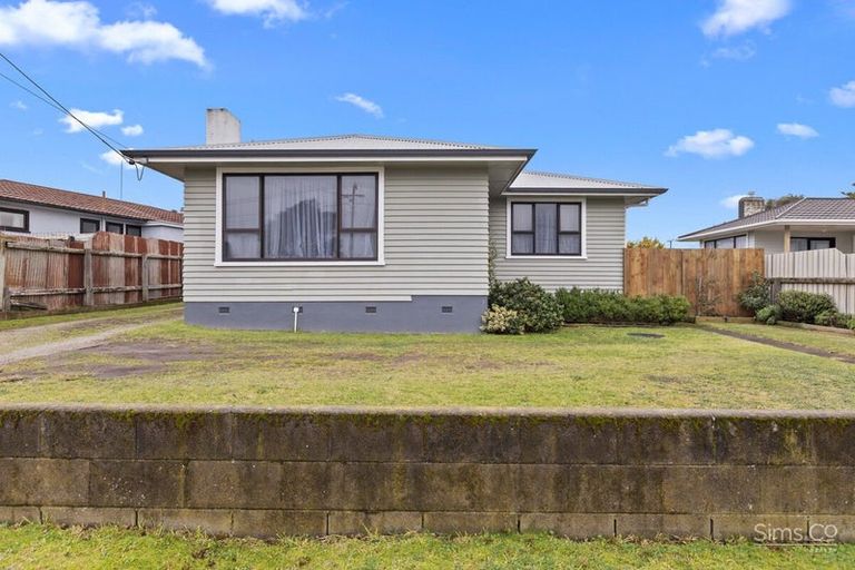 Photo of property in 8 Omori Place, Castlecliff, Whanganui, 4501