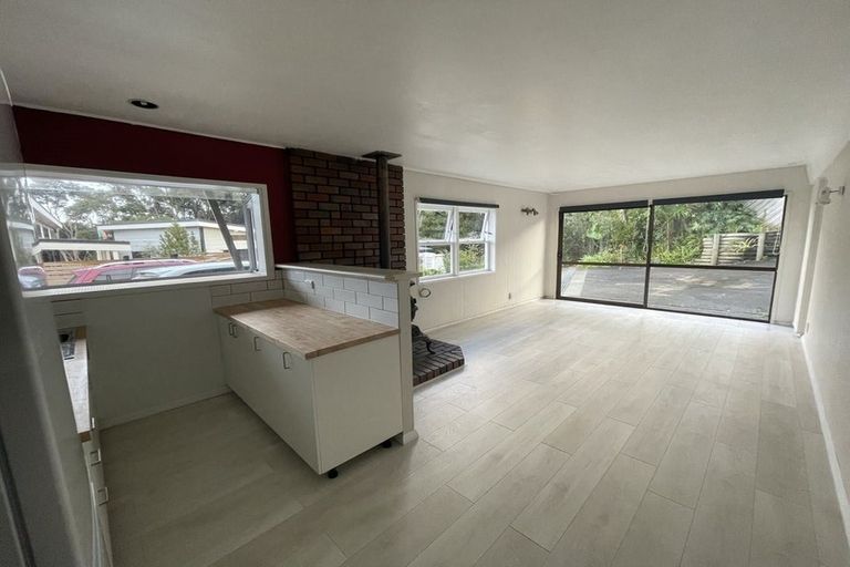 Photo of property in 15 Brunton Place, Glenfield, Auckland, 0629