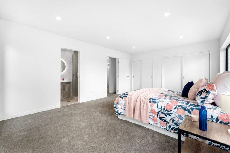 Photo of property in 89c Oreil Avenue, West Harbour, Auckland, 0618