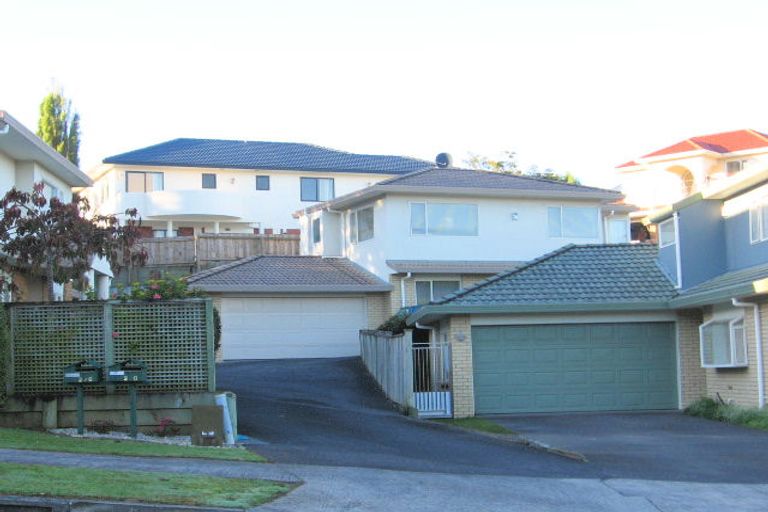 Photo of property in 1/8 De Havilland Drive, Goodwood Heights, Auckland, 2105