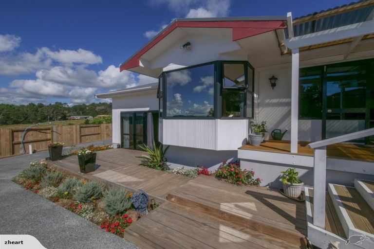 Photo of property in 25 Melody Lane, Horahora, Whangarei, 0110