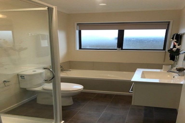 Photo of property in 12 Henry Curd Terrace, Pukekohe, 2120