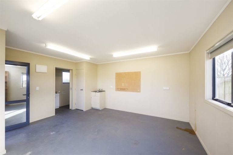 Photo of property in 16 Daniel Place, Kelvin Grove, Palmerston North, 4414