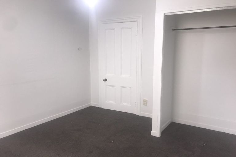 Photo of property in 34 Grove Road, Kelburn, Wellington, 6012