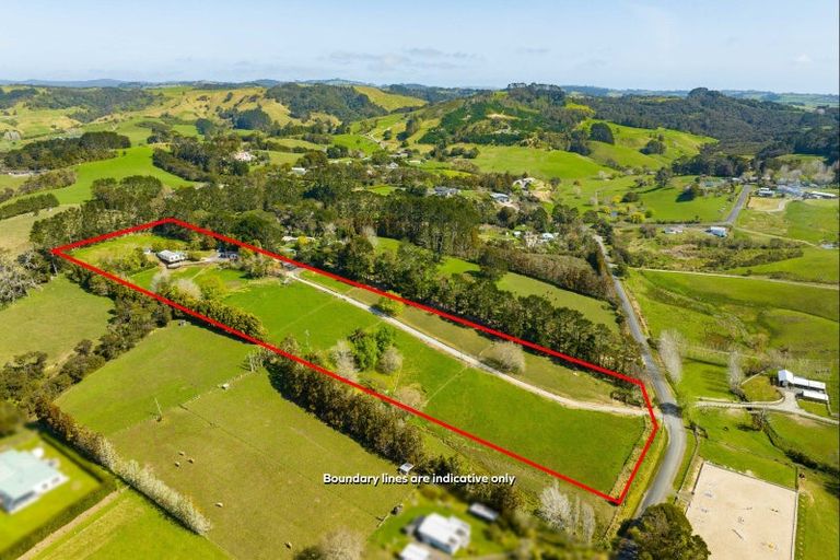 Photo of property in 65 Annett Road, Kumeu, 0891