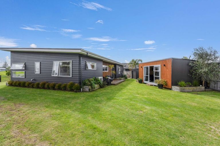 Photo of property in 171 Rangiora Crescent, Matarangi, Whitianga, 3592
