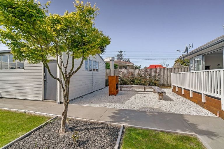 Photo of property in 99 Middlepark Road, Sockburn, Christchurch, 8042