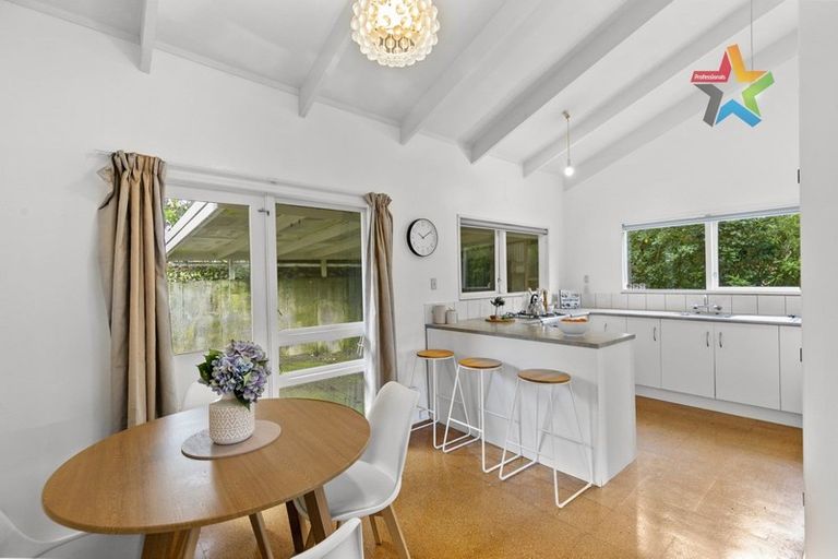 Photo of property in 28 Woodhouse Avenue, Karori, Wellington, 6012