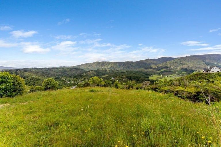 Photo of property in 86 Mount Marua Way, Timberlea, Upper Hutt, 5018