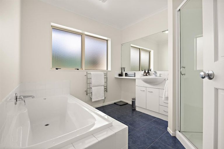 Photo of property in 17a Trigg Road, Huapai, Kumeu, 0810