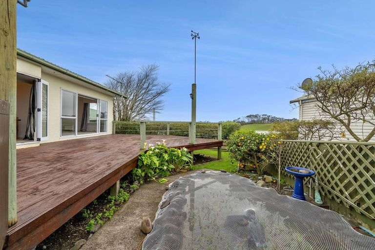 Photo of property in 111 Pioneer Road, Moturoa, New Plymouth, 4310