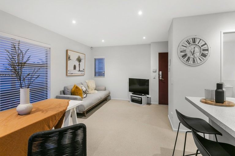 Photo of property in 11/79 Schnapper Rock Road, Schnapper Rock, Auckland, 0632