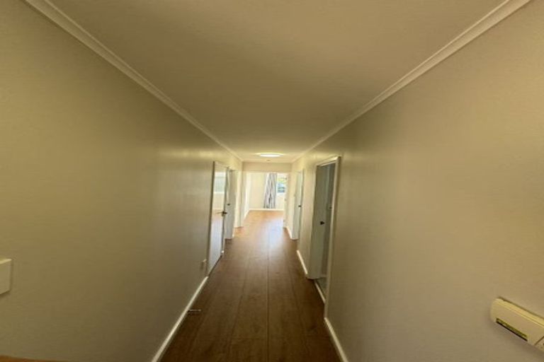 Photo of property in 16 Newham Place, Henderson, Auckland, 0612