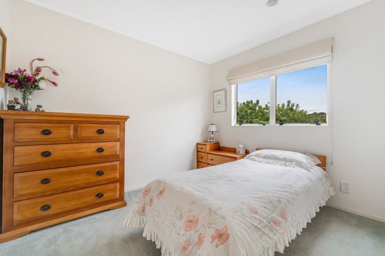 Photo of property in 18 Gibson Place, Mellons Bay, Auckland, 2014