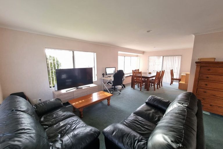 Photo of property in 91 Moyrus Crescent, East Tamaki Heights, Auckland, 2016