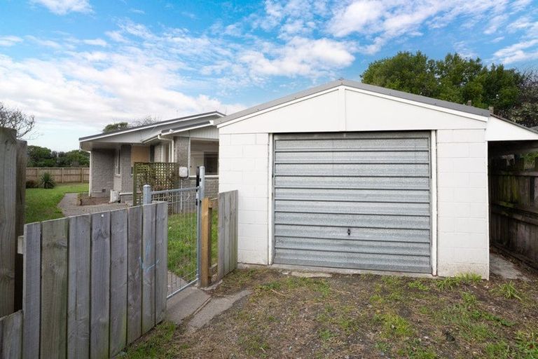 Photo of property in 22 Besant Place, Avondale, Christchurch, 8061