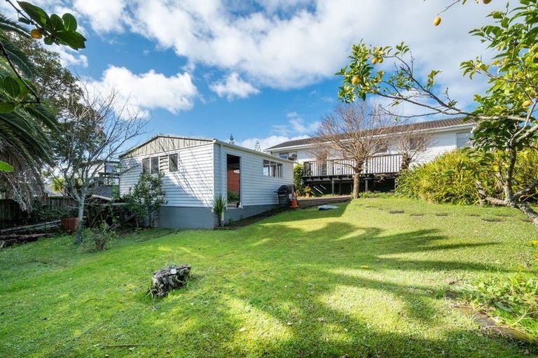 Photo of property in 8 Jenelin Road, Glendene, Auckland, 0602