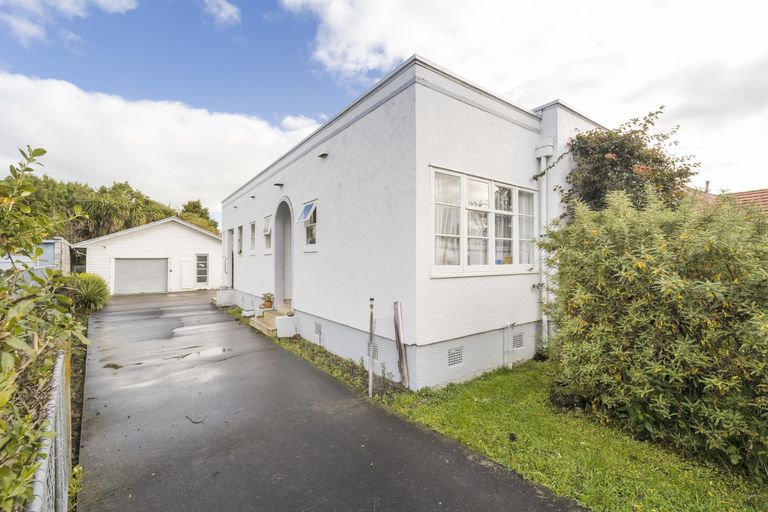 Photo of property in 77 Savage Crescent, West End, Palmerston North, 4412