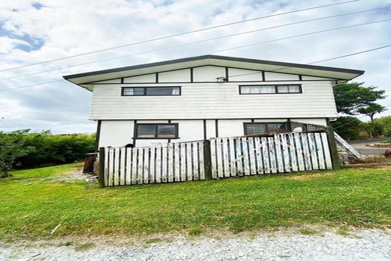 Photo of property in 15 Whaka Street, Maungaturoto, 0520