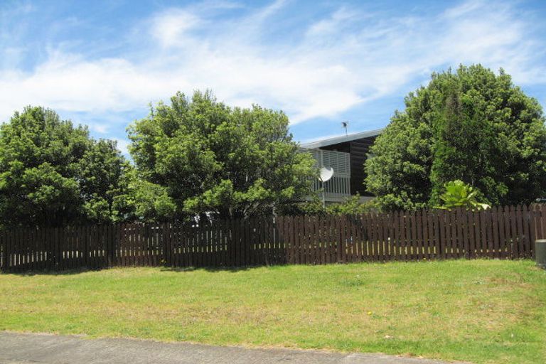 Photo of property in 8 Leaming Place, Clarks Beach, 2122