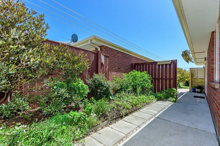 Photo of property in 27 Saltaire Street, North New Brighton, Christchurch, 8083