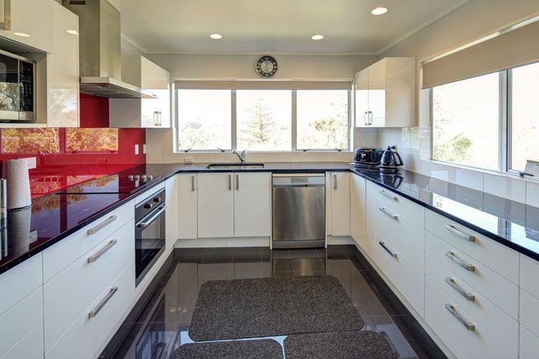 Photo of property in 6 Tree Top Lane, Paparangi, Wellington, 6037