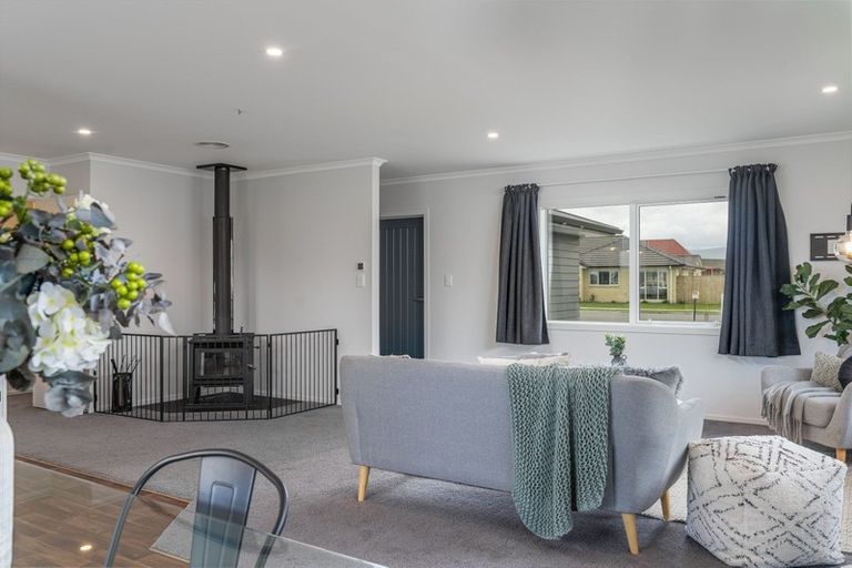 Photo of property in 38 Feist Street, Carterton, 5713