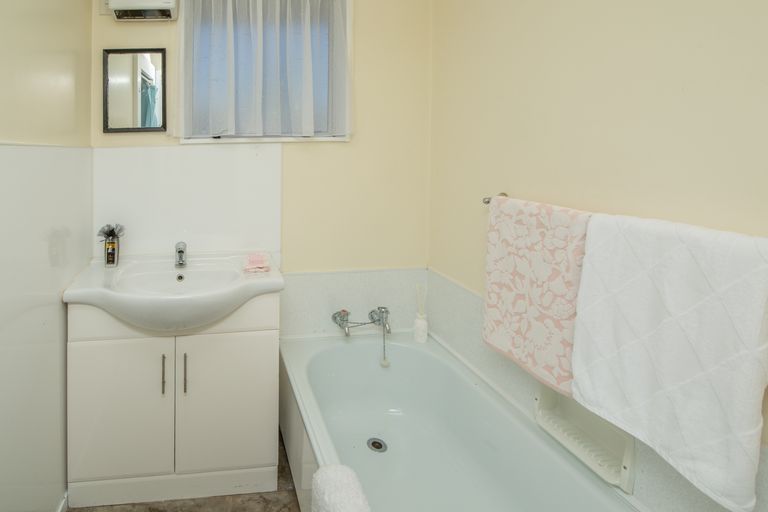 Photo of property in 2/19 Sturrocks Road, Redwood, Christchurch, 8051