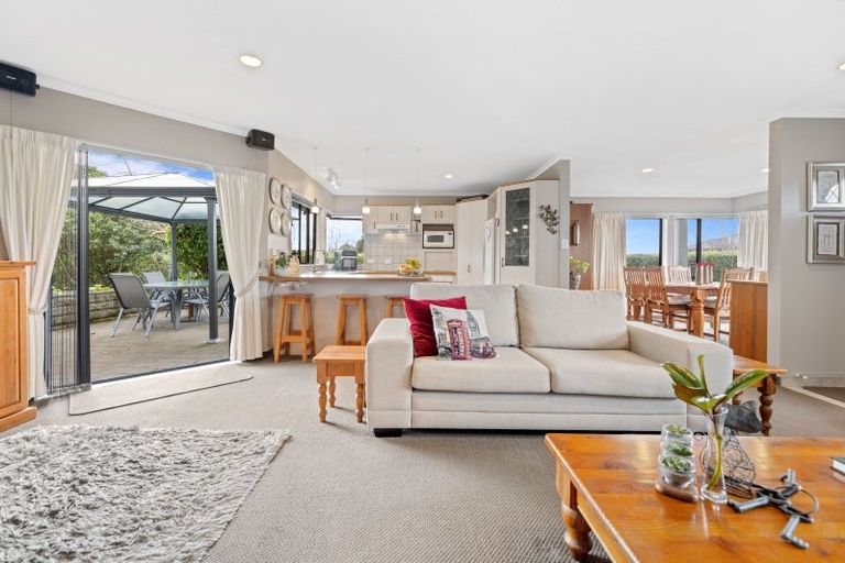 Photo of property in 43 Kinder Street, Acacia Bay, Taupo, 3330