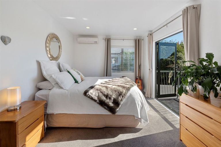 Photo of property in 45b Onewa Road, Northcote, Auckland, 0627