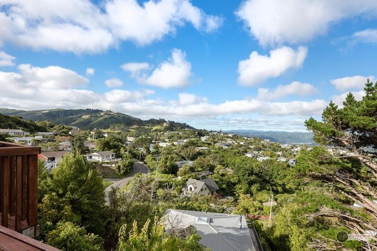 Photo of property in 4a Banksia Grove, Maungaraki, Lower Hutt, 5010