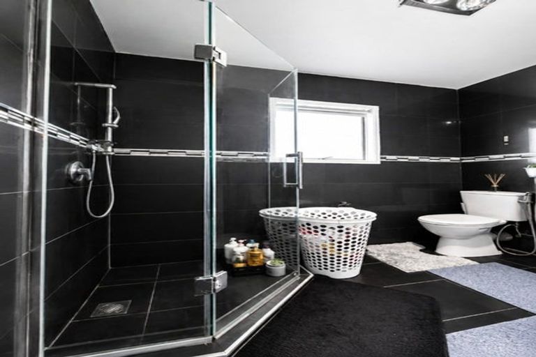 Photo of property in 1/15 Roseberry Avenue, Birkenhead, Auckland, 0626