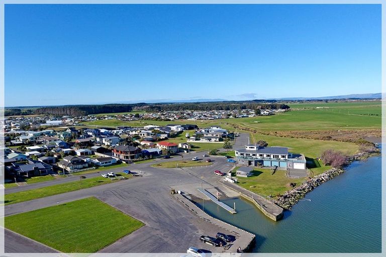 Photo of property in 49 Hartley Street, Foxton Beach, Foxton, 4815