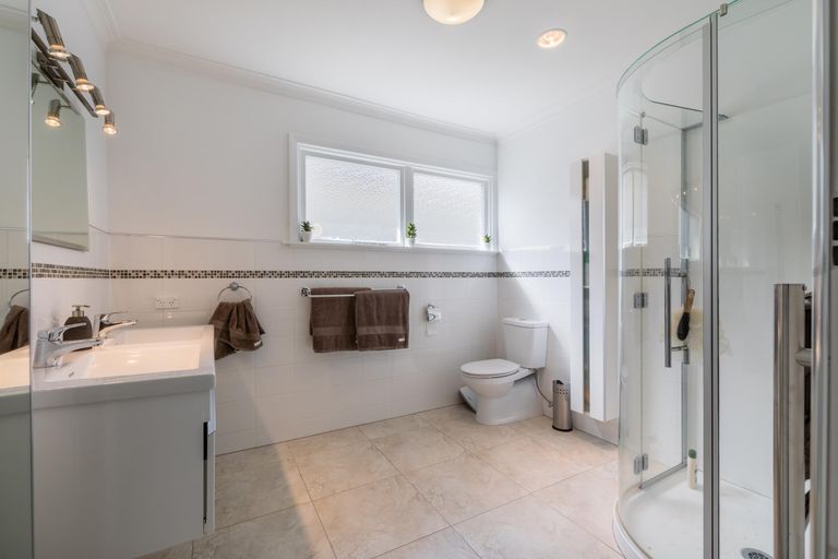 Photo of property in 32 Arama Avenue, Titirangi, Auckland, 0604