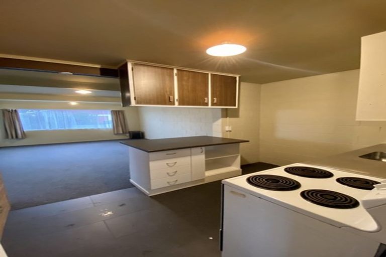 Photo of property in 7a Chetwode Grove, Newlands, Wellington, 6037