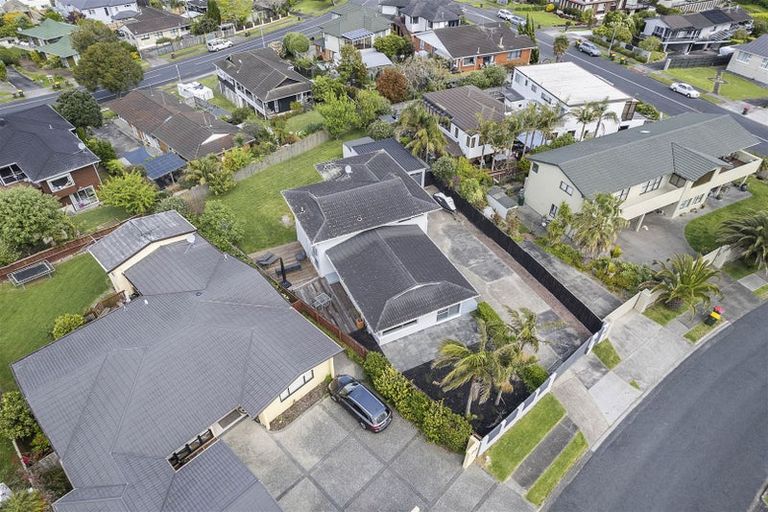 Photo of property in 24 Gulf Crest, Bucklands Beach, Auckland, 2012