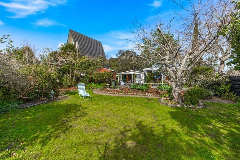 Photo of property in 32 Ferry Parade, Herald Island, Auckland, 0618