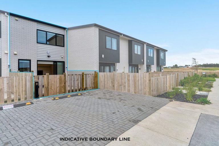 Photo of property in 5/86 Fred Taylor Drive, Westgate, Auckland, 0814