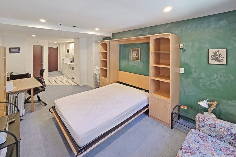 Photo of property in Terrace Heights Apartments, 4d/163 The Terrace, Wellington Central, Wellington, 6011