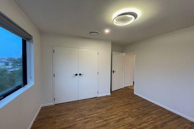 Photo of property in 25 Armstrong Place, New Lynn, Auckland, 0600