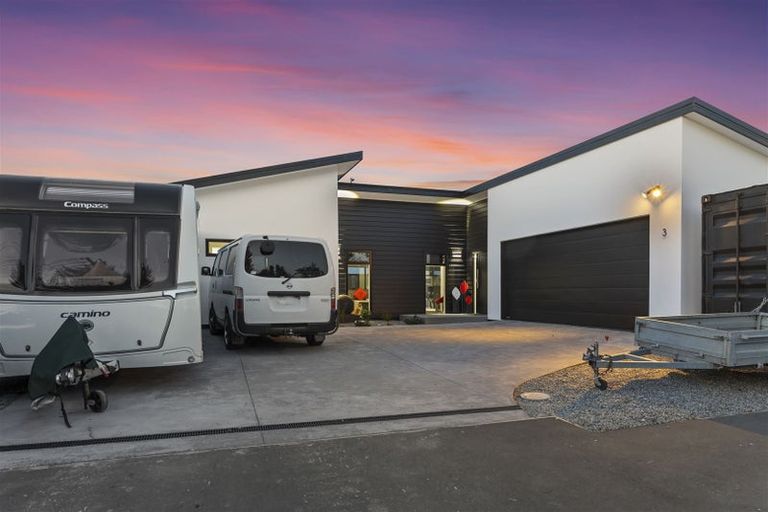 Photo of property in 3 Freeville Place, New Brighton, Christchurch, 8083