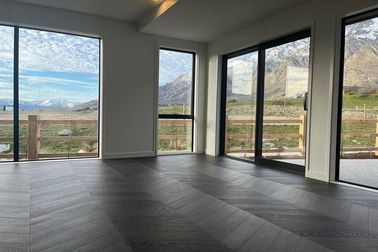 Photo of property in 2 Inder Street, Jacks Point, 9371